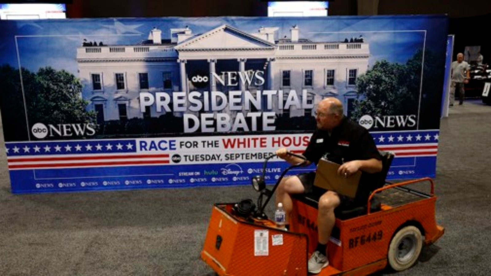 bobbleheads,-magic-8-balls,-chairs-and-other-artifacts-in-the-smithsonian-reveal-the-historical-significance-of-presidential-debates