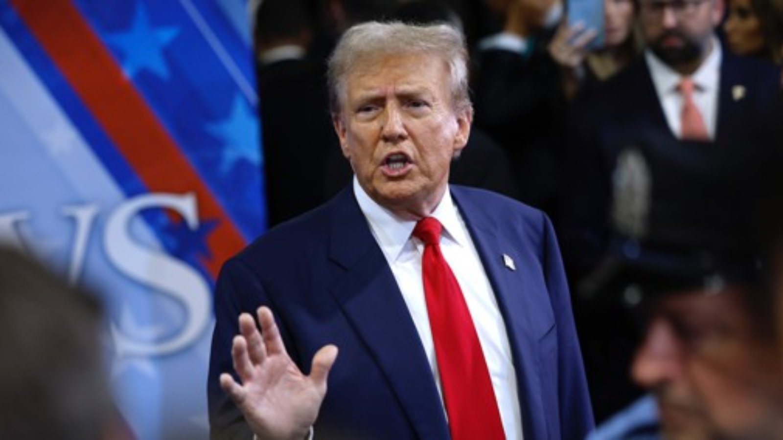 gunshots-fired-near-trump-in-florida;-campaign-says-former-president-is-safe